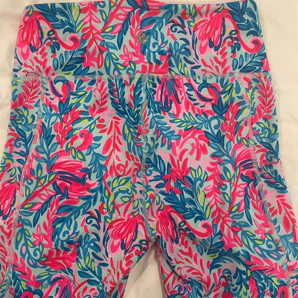 Lilly Pulitzer size medium leggings, like new, never been worn - Picture 3 of 6